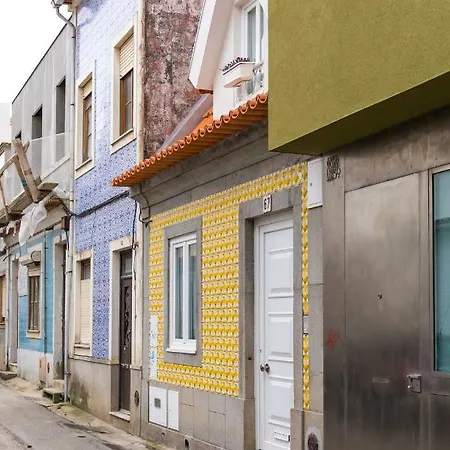 Σπίτι διακοπών Yellow Tiled House *